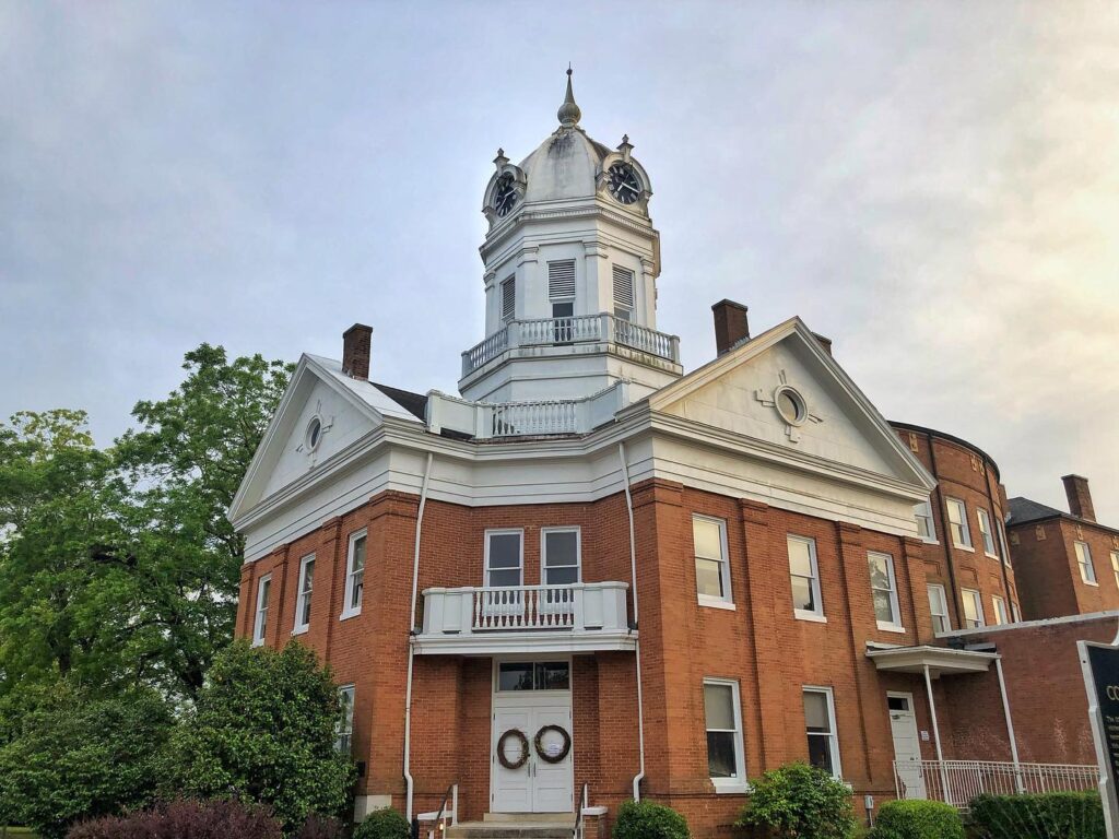 Uncategorized, Art, Bamabuzz, Education, Fun Monroeville Courthouse