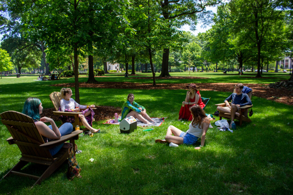 Bamabuzz, Education, Fun, Uncategorized Sunday Afternoon On The Quad At The University Of Alabama. Photo By Libby Foster For The Bama Buzz.