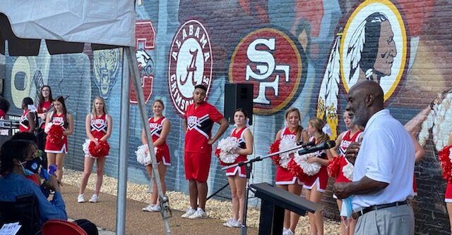 Ozark honors football star Wilbur Jackson with downtown mural (photos)