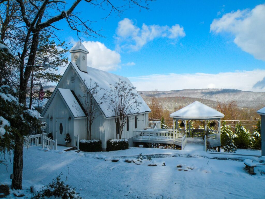 Getting married in Huntsville? You’ll fall in love with these 4 mountain top wedding venues
