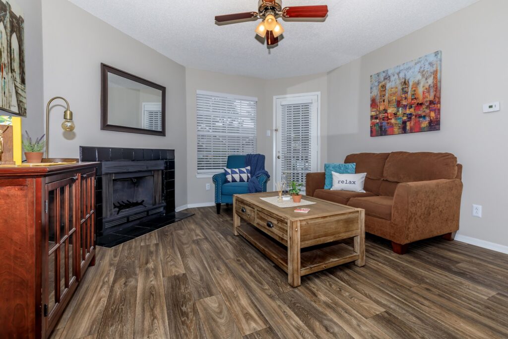 Apartment shopping in Huntsville