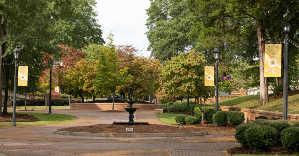 UNA’s enrollment “roars” past 8,800 students, tops state in growth UNA’s enrollment “roars” past 8,800 students, tops state in growth