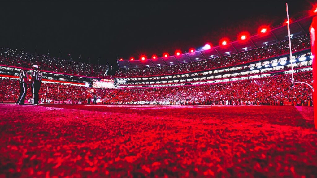 Get free autographs from former University of Alabama football players on Dec. 18—here’s how