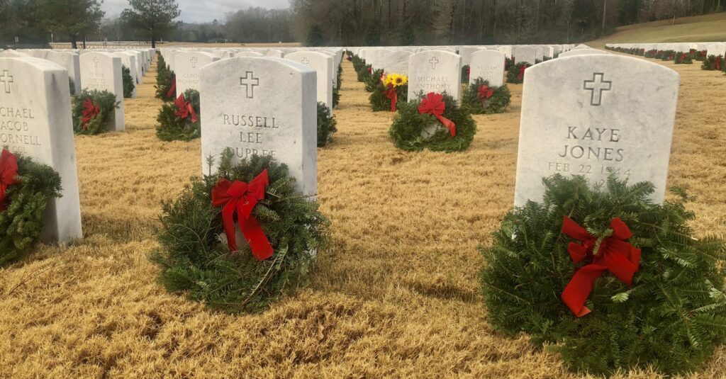 Families solemnly lay 8400+ wreaths at Alabama National Cemetery (PHOTOS) Families solemnly lay 8400+ wreaths at Alabama National Cemetery (PHOTOS)