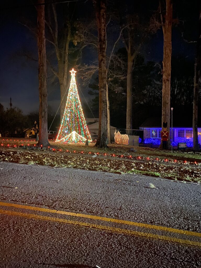 5 stunning spots for drive-by holiday lights in Huntsville 5 holiday lights in huntsville