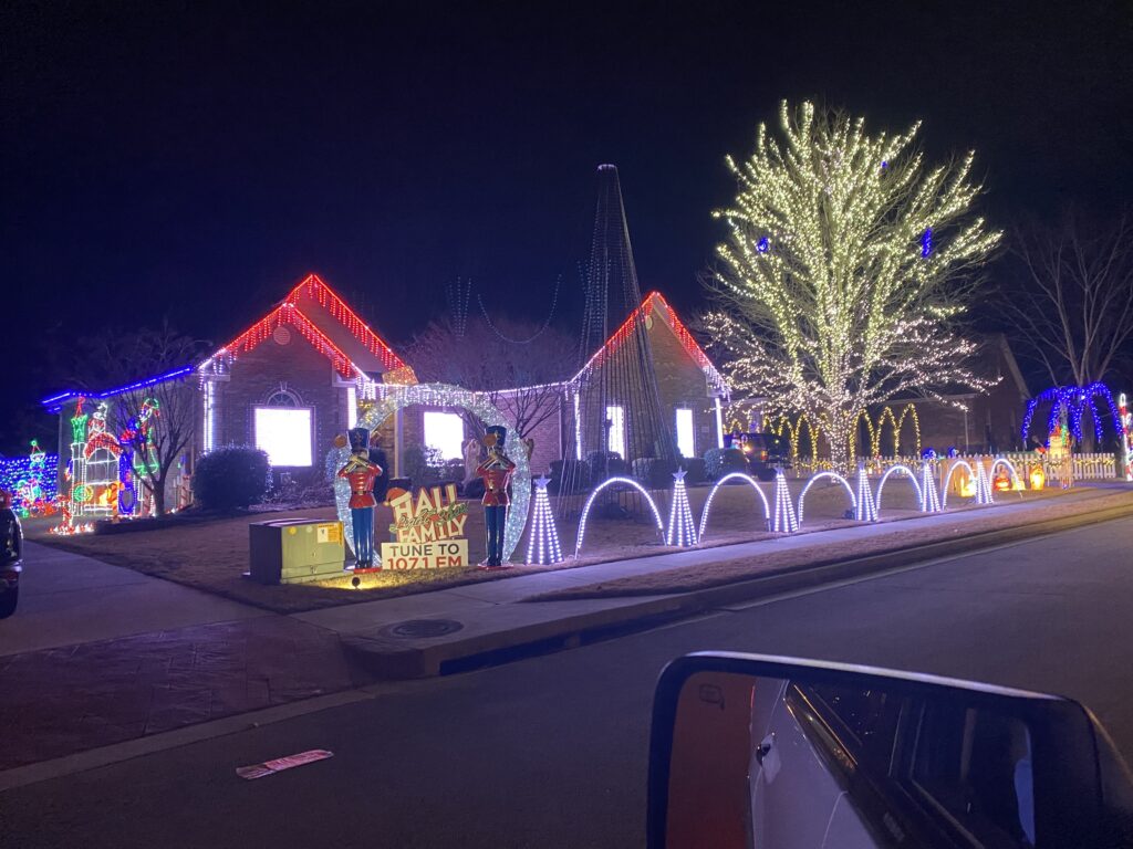 5 stunning spots for drive-by holiday lights in Huntsville
