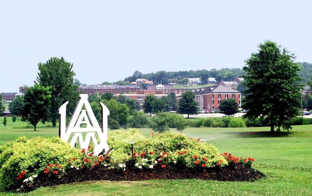 7 companies with 100+ awesome job openings in Huntsville—apply NOW 2 job openings in Huntsville
