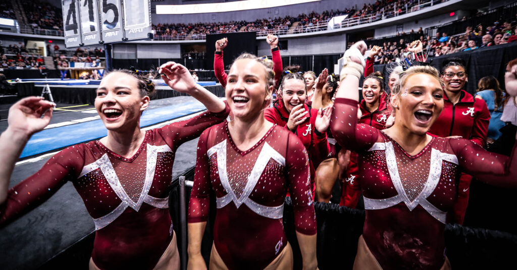 Alabama Crimson Tide Gymnastics team flight to Seattle needed emergency ...