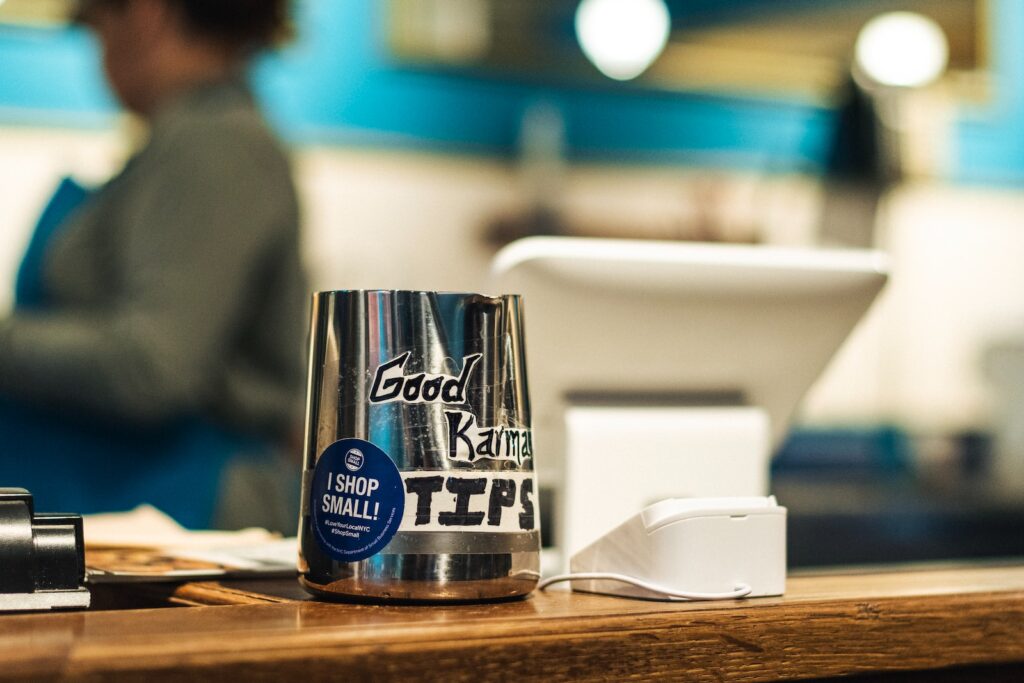 Alabama ranks among top 5 best tippers for food industry + service workers in the US Alabama ranks among top 5 best tippers for food industry + service workers in the US