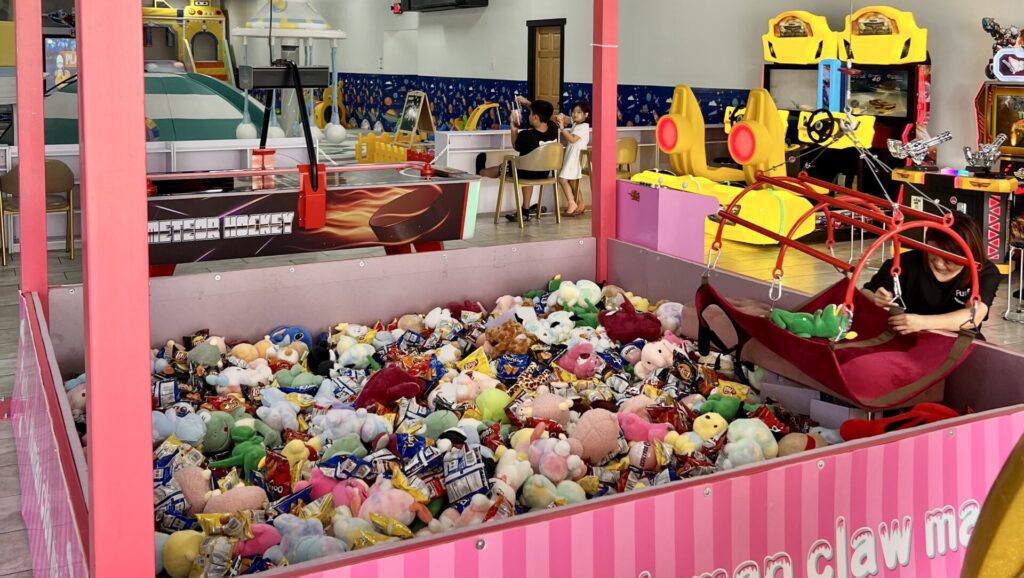New indoor playground opening in Florence—with a human claw