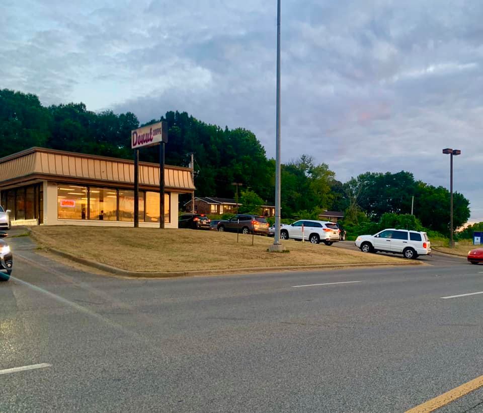 Florence’s Donut Shoppe goes out with a bang after 42 years
