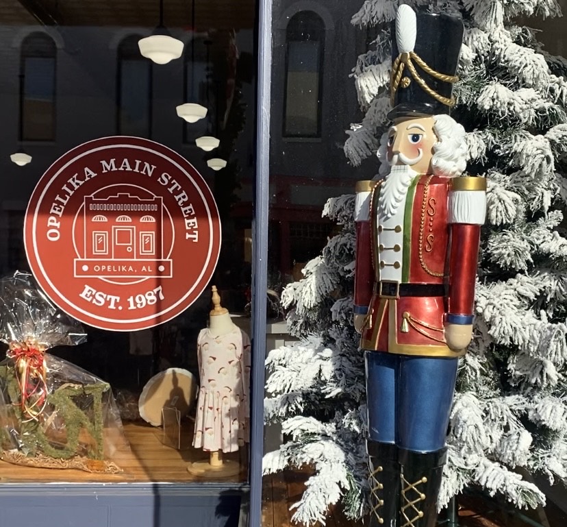 5 festive events in Auburn this December—Collinwood Luminaries + more 5 festive events in Auburn this December—Collinwood Luminaries + more