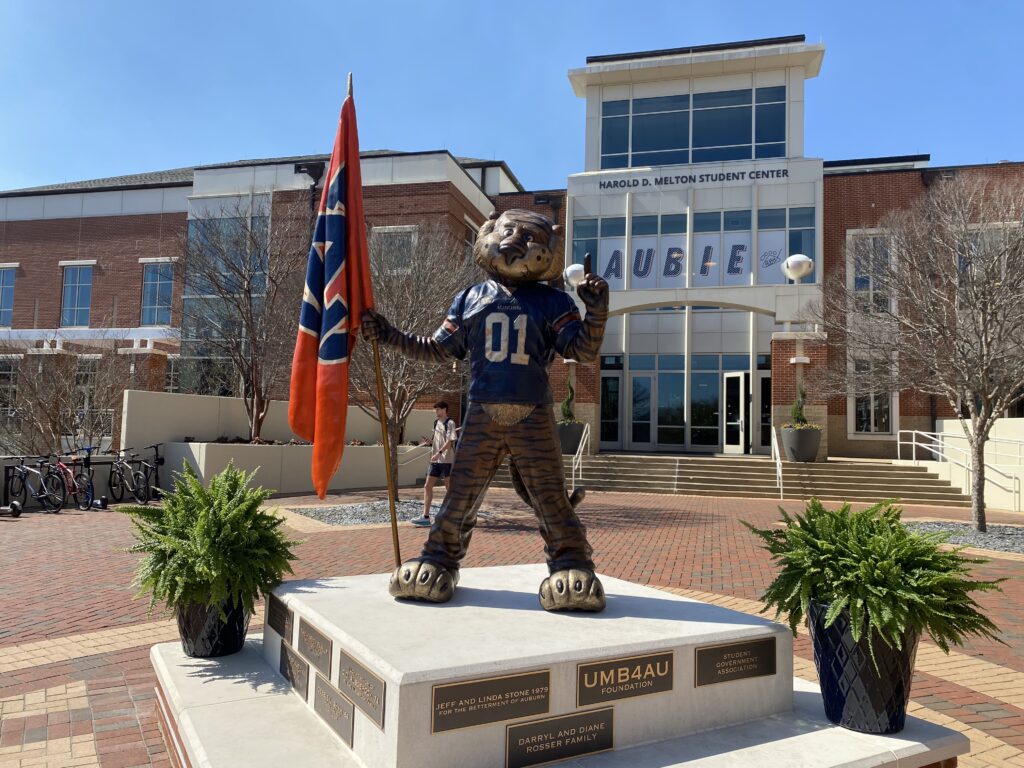 Auburn University unveils new Aubie statue Auburn University unveils new Aubie statue