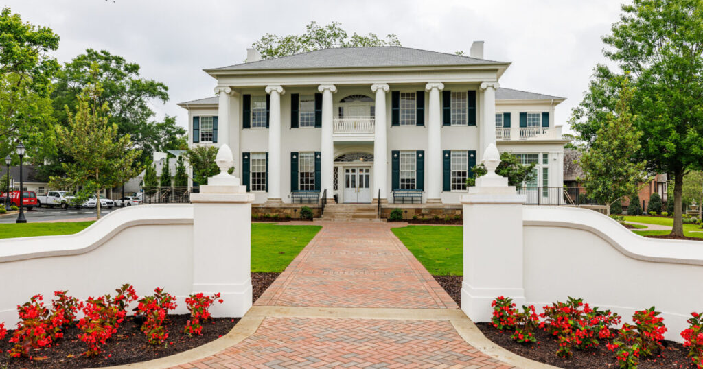 University Club reopens in Tuscaloosa after M renovation