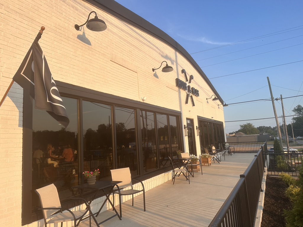 Your guide to Irons & Ales — Athens’ new golf bar Your guide to Irons & Ales — Athens’ new golf bar