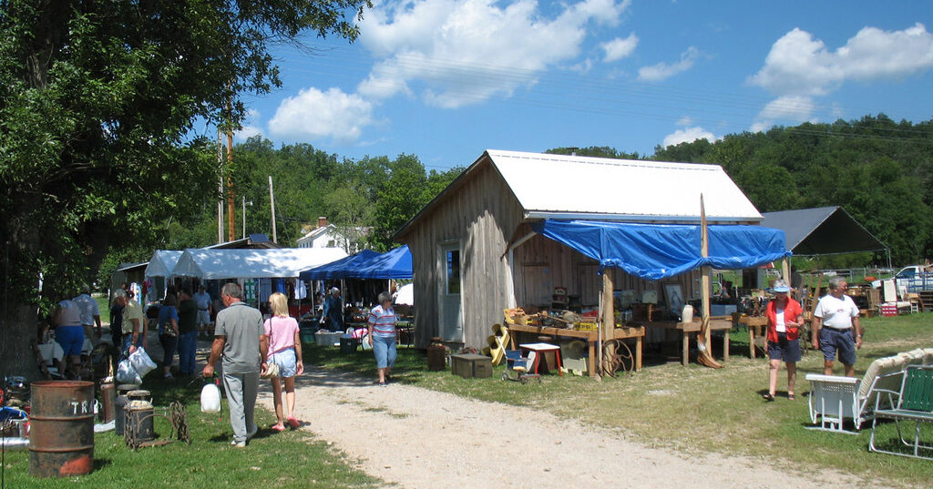 How to participate in ‘The World’s Longest Yard Sale’ in Alabama How to participate in ‘The World’s Longest Yard Sale’ in Alabama