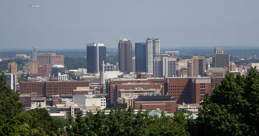 Alabama unemployment drops below 3% for first time in over a year