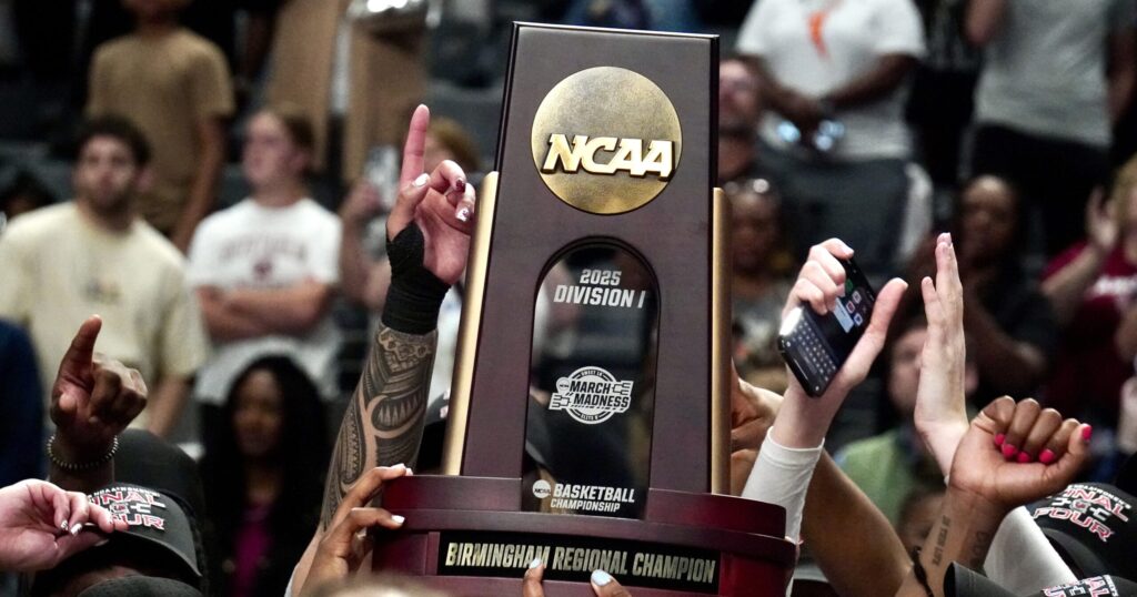 South Carolina, Texas Secure Final Four Spots At Birmingham Regional [Photos]