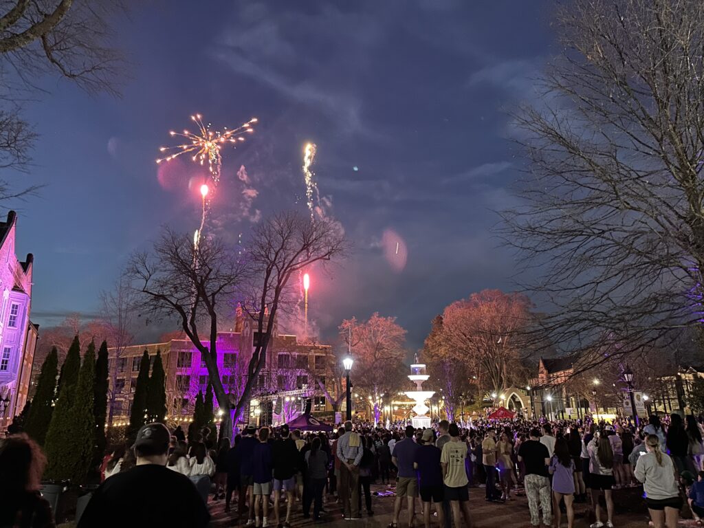 A tradition that shines: UNA’s annual Light The Fountain event A tradition that shines: UNA’s annual Light The Fountain event