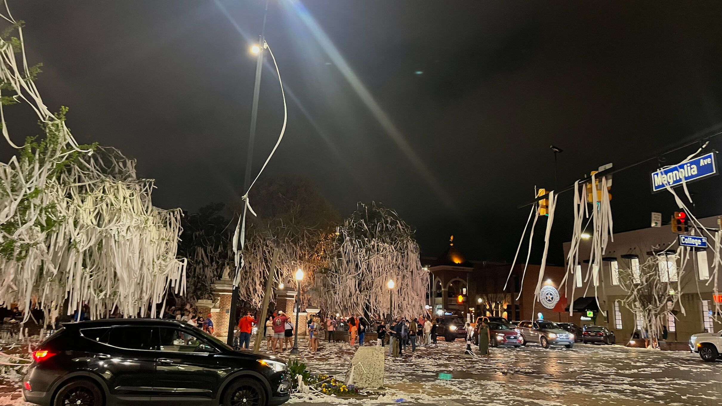 Auburn community covers Toomer’s Corner to celebrate Final Four berth
