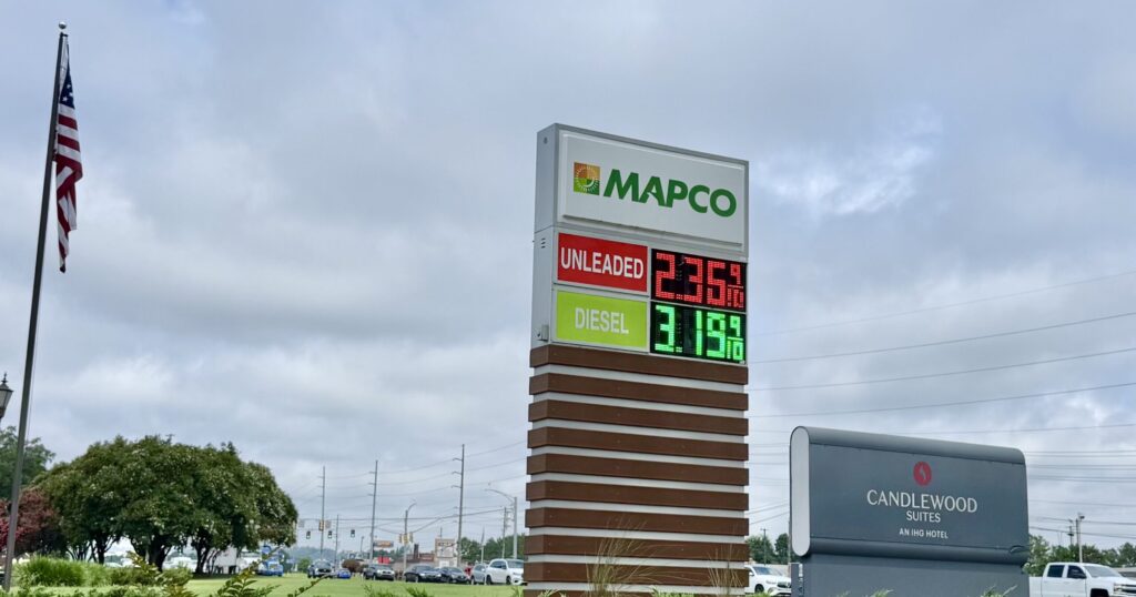 Alabama gas prices fall before 4th of July holiday