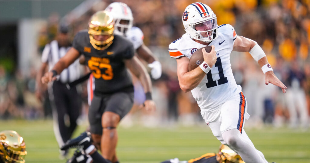 Auburn remains just outside Top 25; Alabama continues streak but falls to No. 21