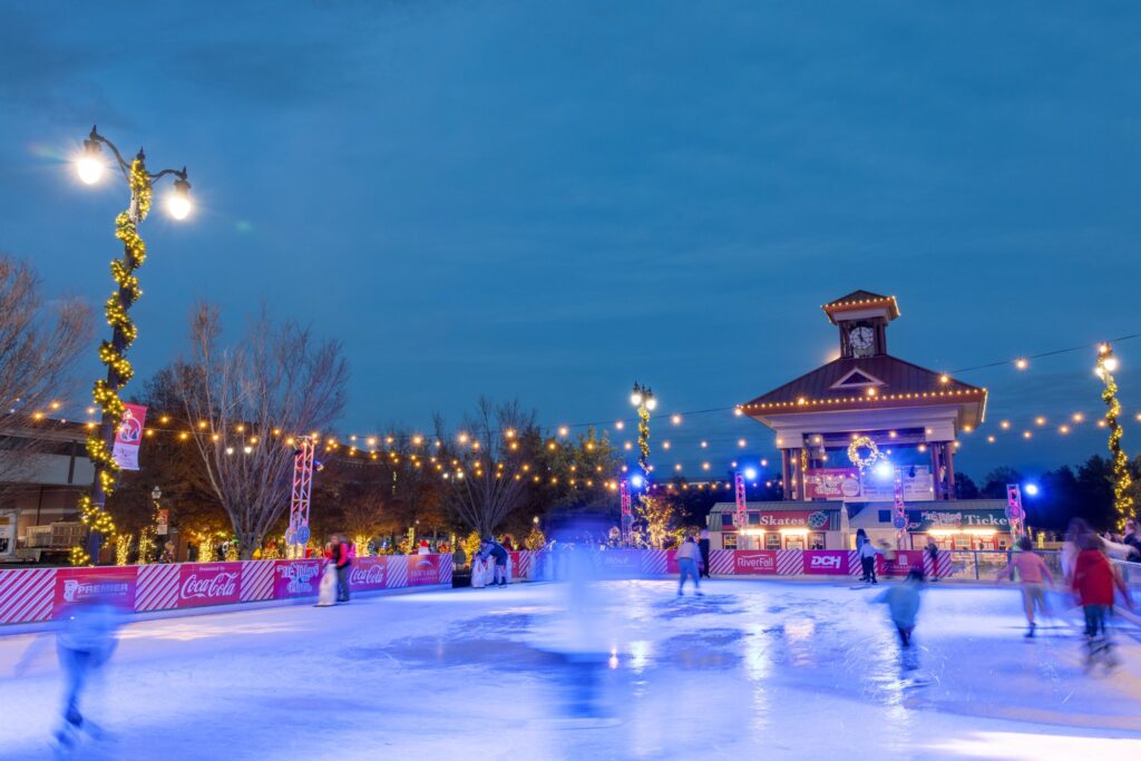 Outdoor ice skating returns to Alabama this holiday season