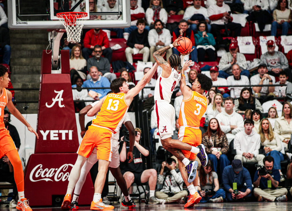 Alabama extends AP Poll streak despite loss to Tennessee Alabama extends AP Poll streak despite loss to Tennessee