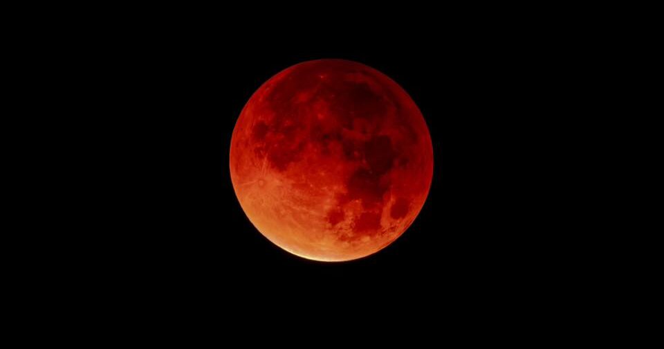 Alabama’s stunning Blood Moon eclipse photos Alabama’s stunning Blood Moon eclipse photos