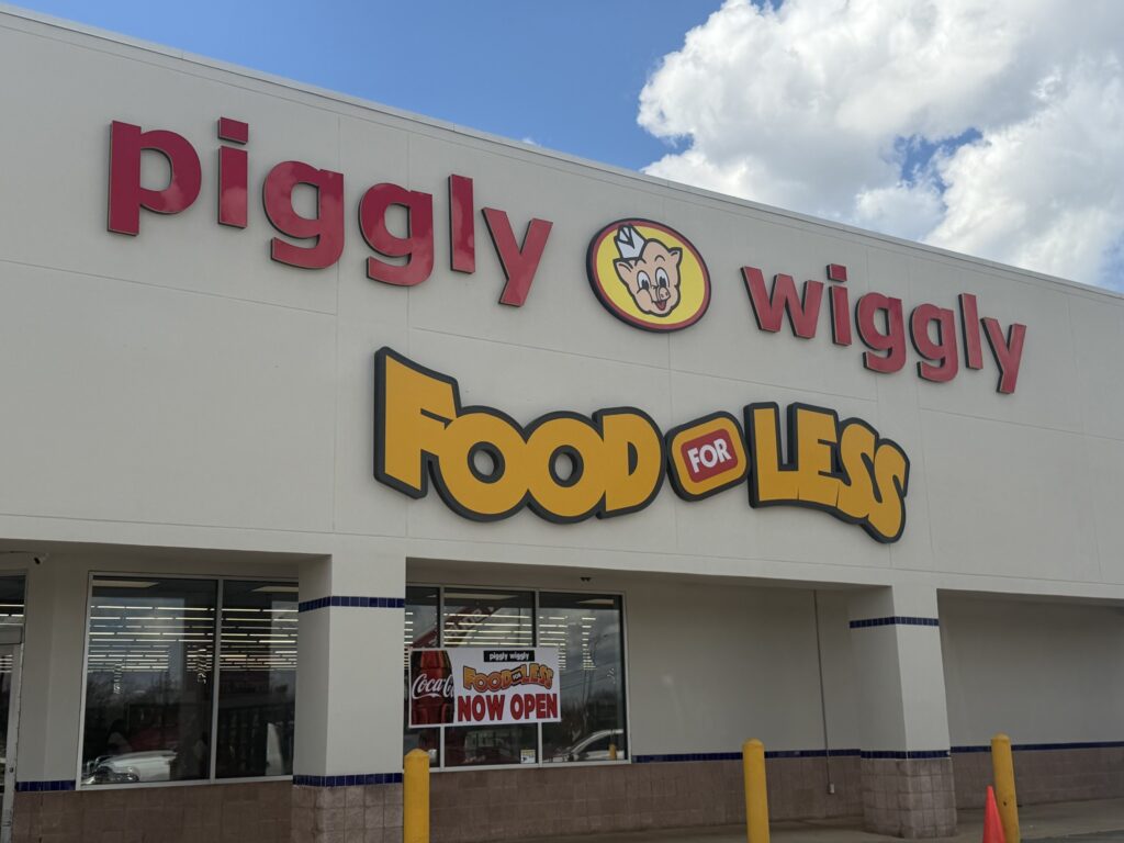 2 new Piggly Wiggly stores open at former Winn-Dixie locations