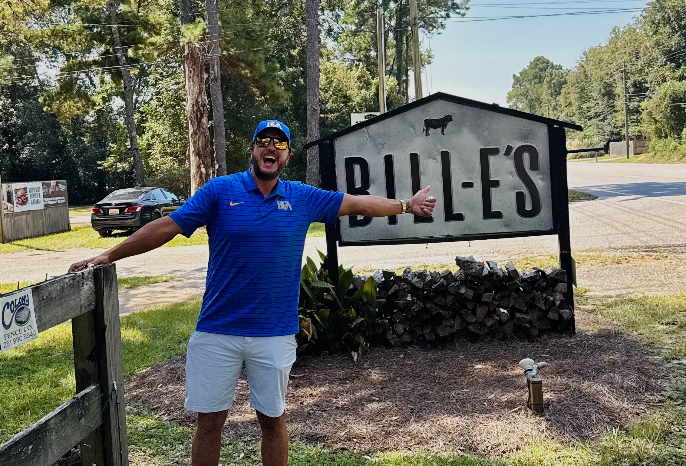 Luke Bryan pays a visit to local Fairhope restaurant Luke Bryan pays a visit to local Fairhope restaurant